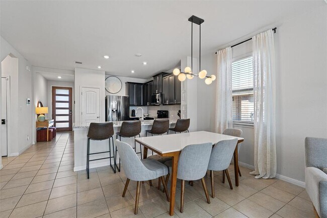 Building Photo - 137 Red Sun Dr