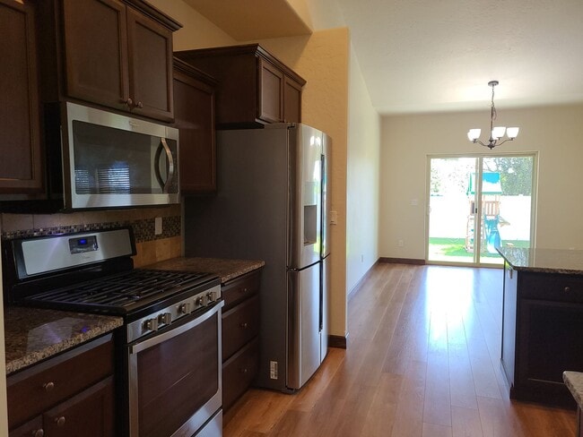 Building Photo - Beautiful Custom 3 bedroom 2 bath Home for Rent in Post Falls, ID