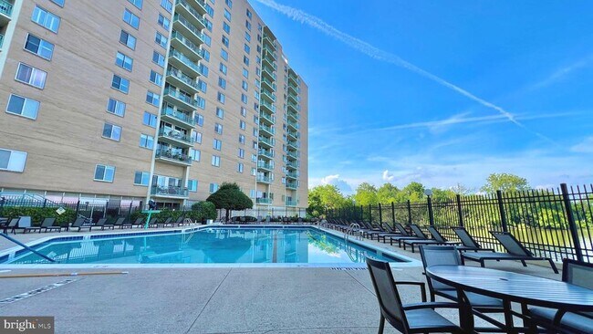 Building Photo - 501 Slaters Ln