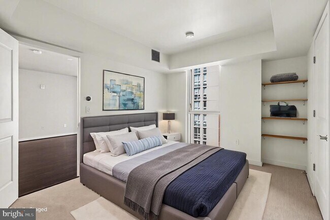 Building Photo - 1025 1st St SE