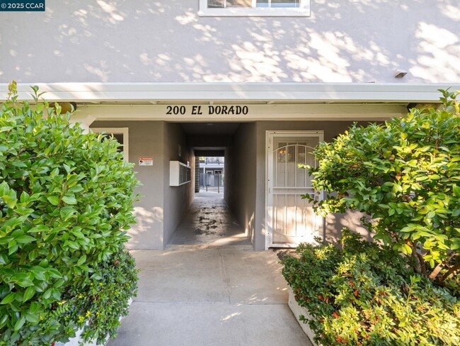Building Photo - 200 El Dorado Ave