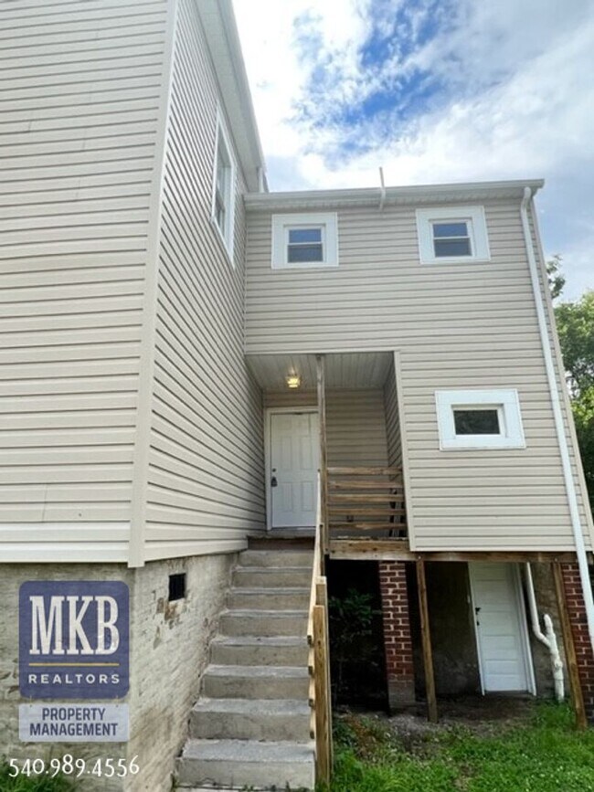 Building Photo - 501 Rutherford Ave NW
