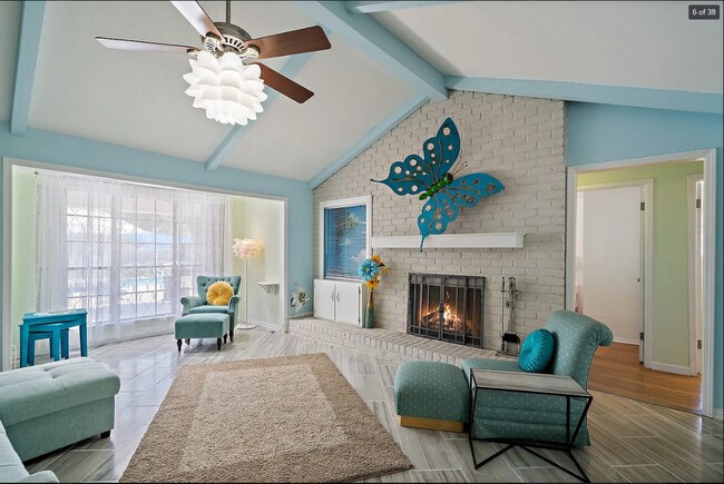 Building Photo - 213 Circleview Dr S