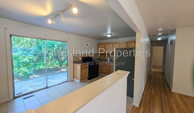 Building Photo - 272 Elmdale Dr