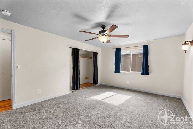 Building Photo - 16004 NE 47th St