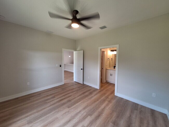 Building Photo - Available with ZERO DEPOSIT MOVE-IN!