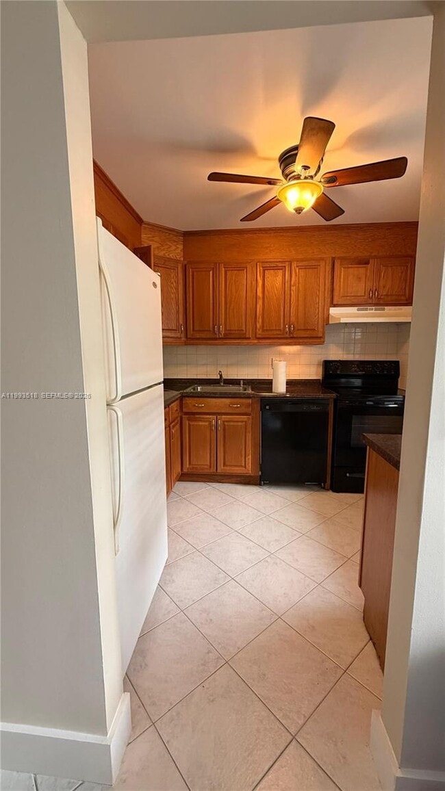 Building Photo - 7897 Golf Cir Dr