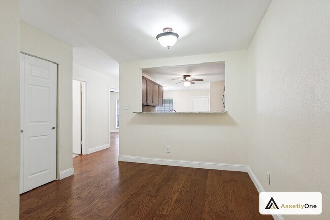Building Photo - Updated North Dallas Townhome | 2 Pools | Clubhouse | Richardson ISD | Private Backyard