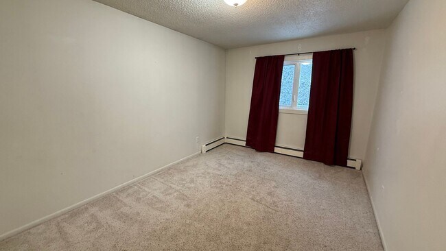Building Photo - This large single family (4) bedroom, (3) ...