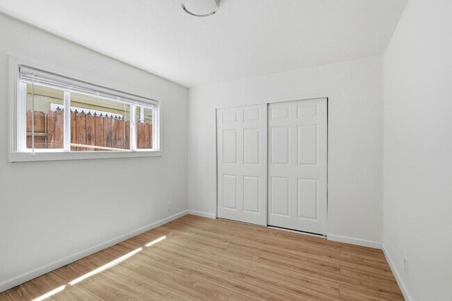 Building Photo - 1redou