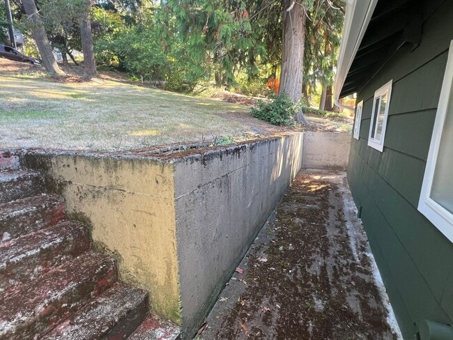 Building Photo - 3 bedroom, 1 bath Chehalis hillside home