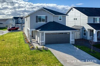 Building Photo - 2711 W Balboa Dr