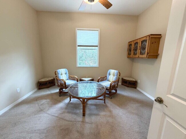 Building Photo - "Unfurnished Home on Golf Course in Hudson, FL - Spacious 1,853 Sq Ft Haven!"