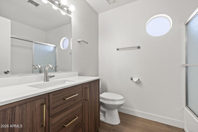 Building Photo - 1811 S 39th St