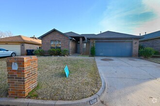 Building Photo - Move -in Special: Northwest OKC 3 bed home