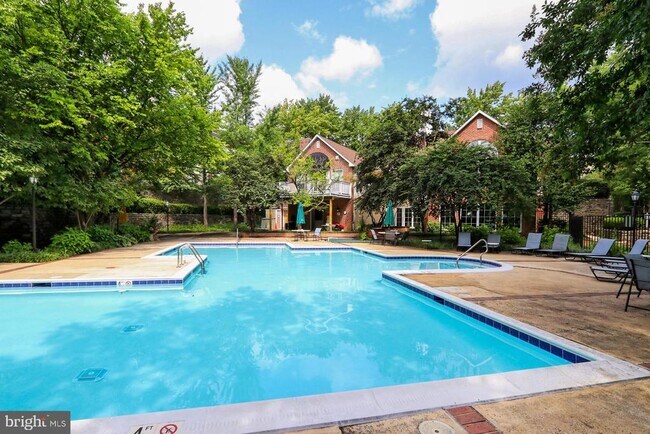 Building Photo - 1513 Lincoln Way