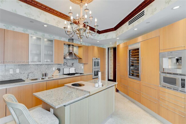 Building Photo - 16047 Collins Ave