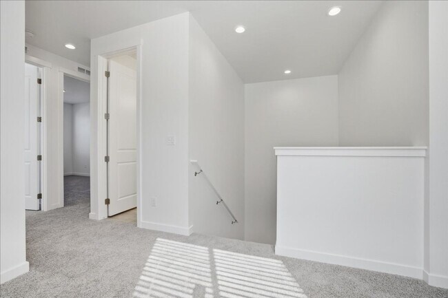 Building Photo - Brand new 3 bed 2.5 bath townhouse