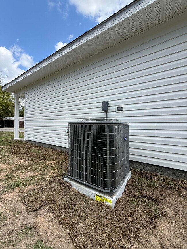 Building Photo - 32 Constitution Ave