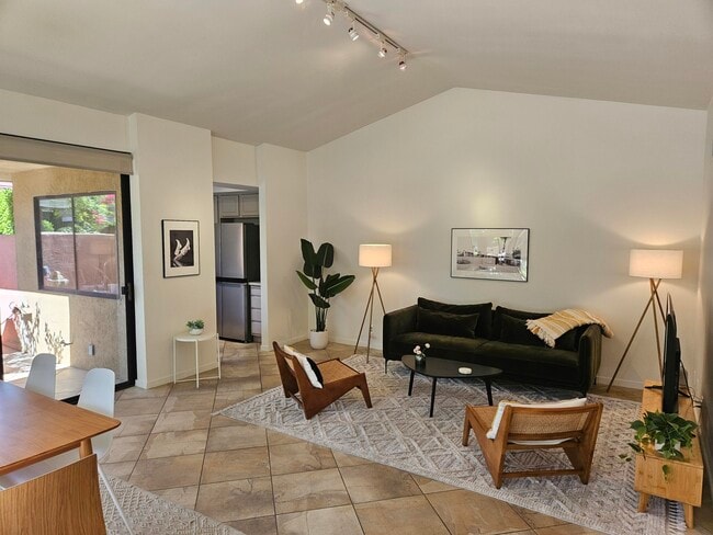 Building Photo - 2501 N Indian Canyon Dr