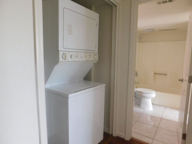 Building Photo - Remodeled 2 Bedroom 2 Bath Condo Over Looking Broad Creek