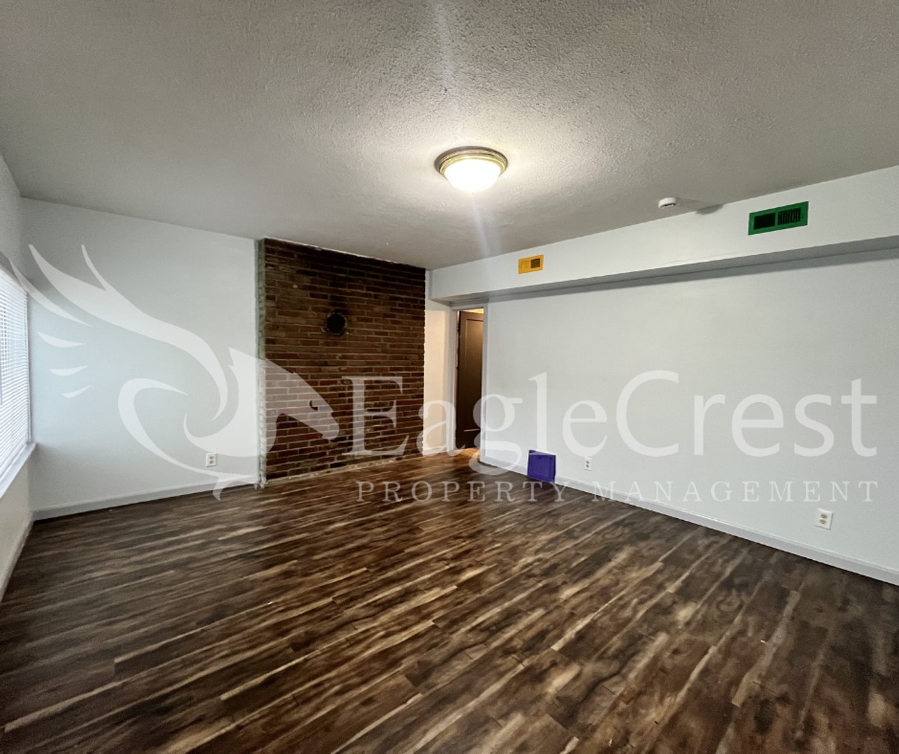 Building Photo - Comfortable 5 Bedroom Home with Modern Touches, Large Bedrooms & Front Porch