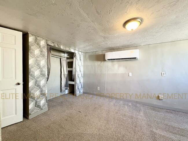 Building Photo - 425 W Columbia St