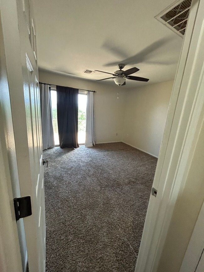 Building Photo - Three bedroom 2.5 bath two story home