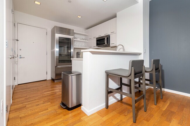 Building Photo - 635 W 42nd St