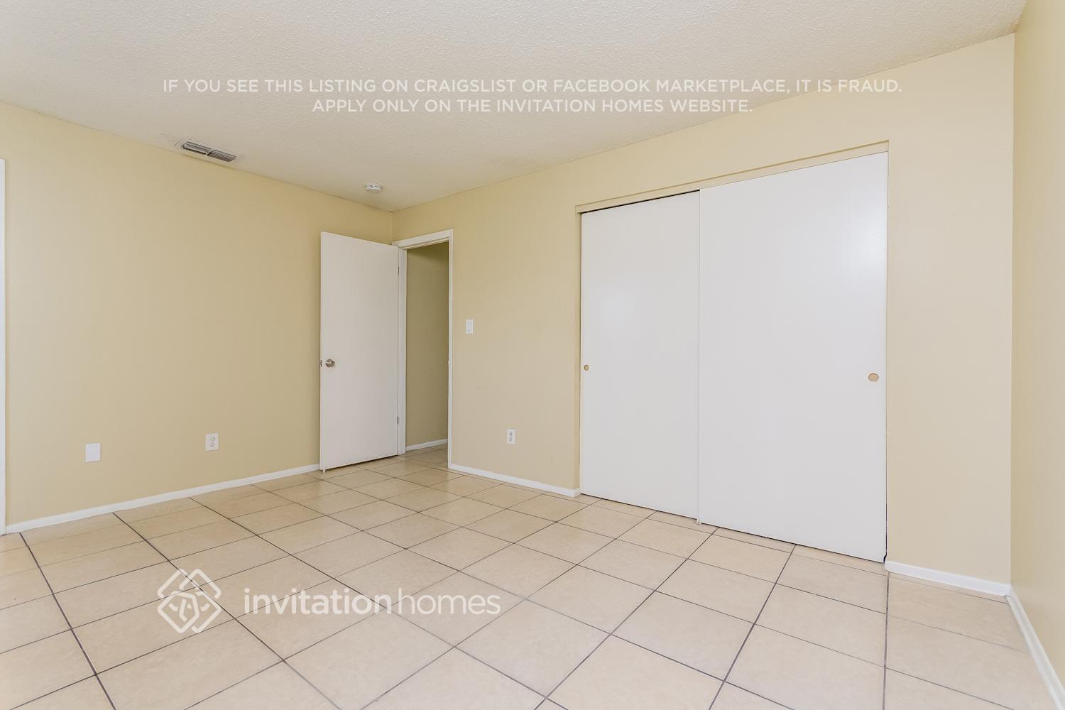 Building Photo - 233 La Paz Dr