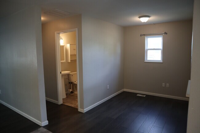 Building Photo - 524 N Impala Dr