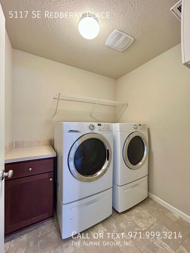 Building Photo - 5117 SE Redberry Pl