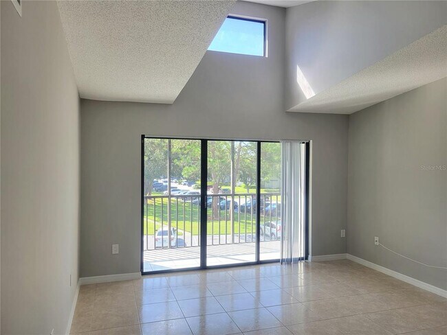 Building Photo - 1308 Pine Ridge Cir E