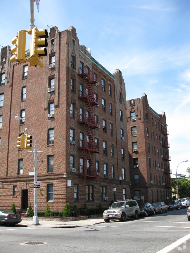Building Photo - 1590 W 8th St