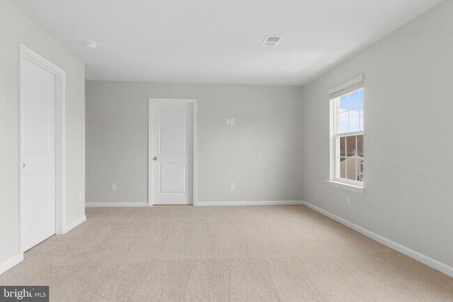 Building Photo - 3210 White Tail Dr