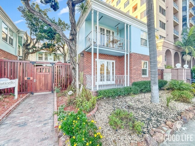 Building Photo - Beautiful 1BD/1BA Condo in Hillcrest W/ Shared Backyard & Laundry Room!