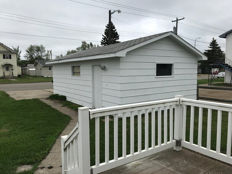 Building Photo - 842 4th St SW