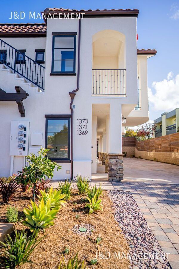 Building Photo - 1371 N Vulcan Ave