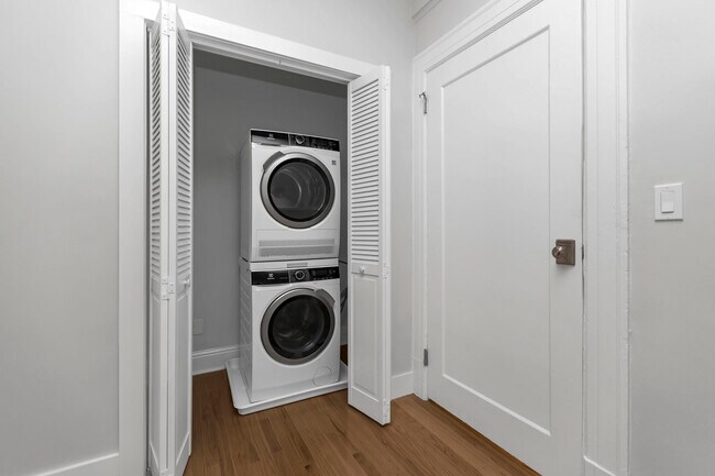 Building Photo - 1369 Hyde