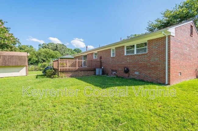 Building Photo - 726 Sunnywood Rd