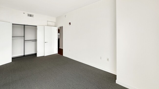 Building Photo - West-facing Modern Apartment w/ Sweeping View of SF, Golden Gate & Mt Tam