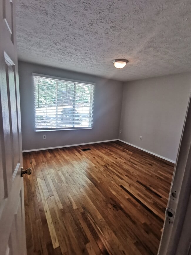 Building Photo - 250 Sheringham Dr