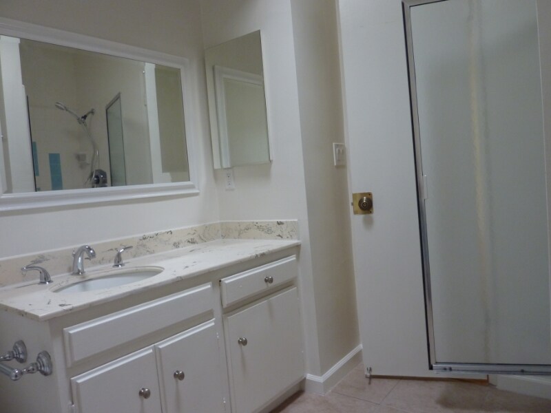 Building Photo - 2055 Rodney Dr