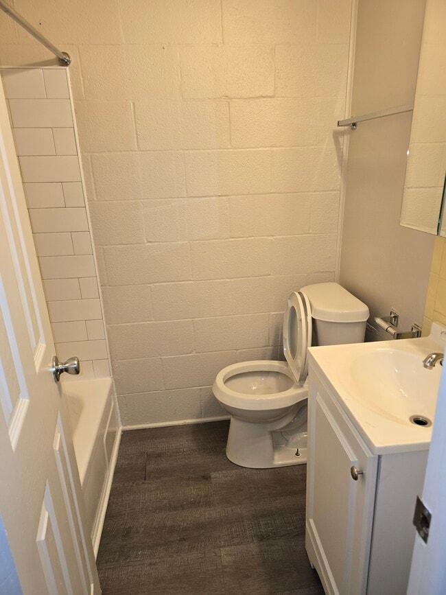 Building Photo - Apt. 340