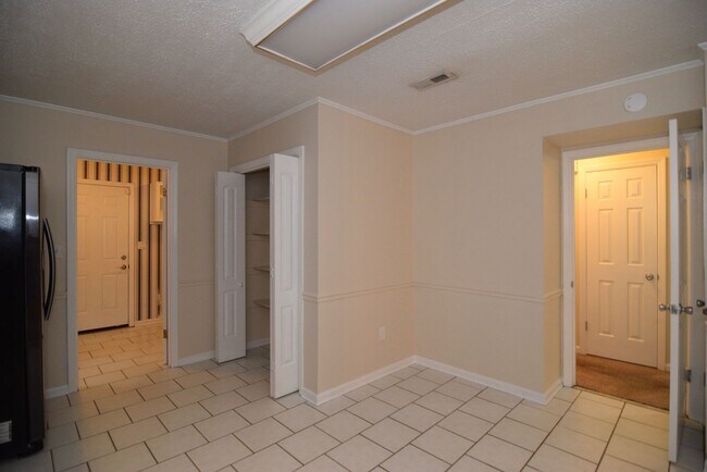 Building Photo - Evans 3 Bed/2 Bath w/ Garage & Huge Fenced...
