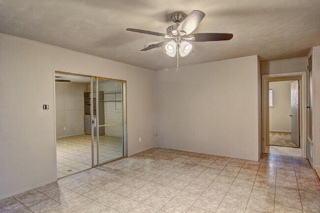 Building Photo - 1030 Monette Dr