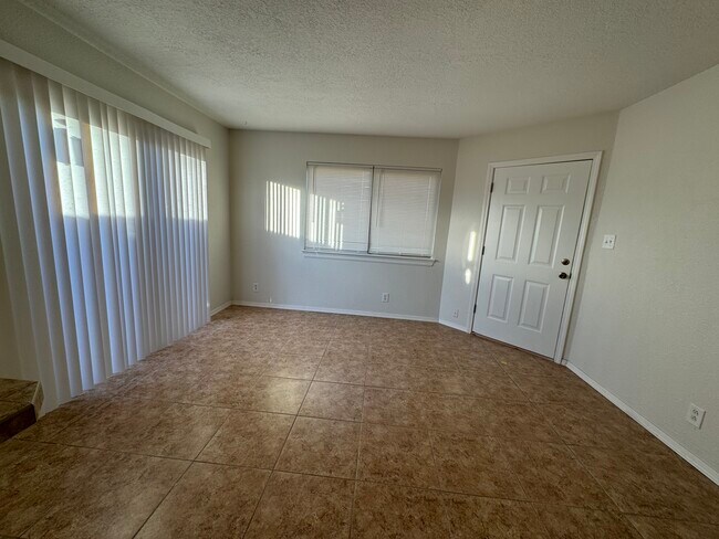 Building Photo - 6005 Fortuna Rd NW