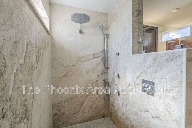 Building Photo - 3761 S Hawthorn Dr