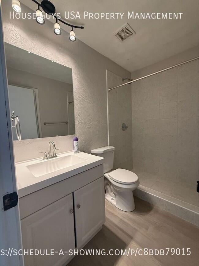 Building Photo - 2903 Tepee Ave