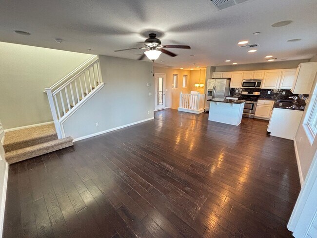 Building Photo - Beautiful Trilevel 3 Bed/3bath/2 car home located in Northwest Las Vegas --Enjoy Rent-Free Holidays!